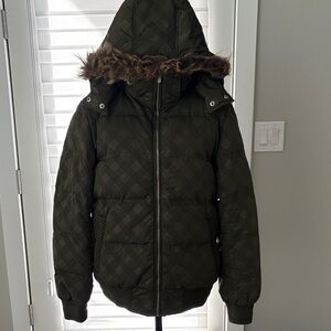 Man Green Hooded Puffer Jacket with Faux Fur Trim